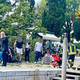 Blizu avtobusne postaje v Benetkah drevo zgrmelo na mimoidoče, oživljati morali mamo dveh deklic