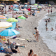 Na plaži na Reki napadli tujca, da je pedofil in objavili videoposnetek. Policija: Ničesar nismo našli