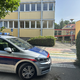 (FOTO) Obvestilo o napadu na še eni avstrijski šoli, po otroka je morala tudi naša novinarka: "Sledil je preplah ..."