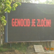 Europlakat na Poljanah odstranil plakat 'Genocid je zločin': "Cenzurira se faktično nesporna izjava"
