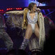 (FOTO) Po koncertnih fotografijah bi težko uganili, katero svečko na rojstnodnevni torti je upihnila Jennifer Lopez