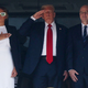 (FOTO) Melania Trump z modnim dodatkom, o katerem zdaj vsi razpravljajo