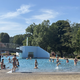 (FOTO) Kje se Mariborčani hladijo v vročih dneh: Na otok s sendvičem, v Avstrijo s pivom