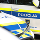 Huje se je poškodovala: 18-letnica z avtom zapeljala na nasprotni pas in čelno trčila v drugo vozilo
