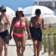 (FOTO) Sveže ločena Jessica Alba s sinom uživa na plaži, medtem ko na sceni vsi govorijo o njeni novi romanci