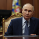 Pretresljive podrobnosti iz biografije: Putinov oče z vilami njegovi mami staknil oko