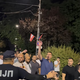 (VIDEO) "Ustaši, Ustaši!" Poglejte, kaj v središču Beograda počne Vučićev brat