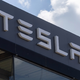 Tesla mora plačati 242 milijonov odškodnine zaradi smrtne nesreče z avtopilotom
