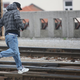 Tragedija, v kateri je umrl otrok, opozarja na pogost pojav nelegalnega prečkanja železniških tirov