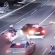 (VIDEO) Nesreča s poškodbami: Voznik televizije N1 zaprl pot policistu na motorju
