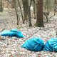 V gozd odvrgli kar 30 vreč smeti, policija prosi za pomoč