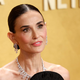 (FOTO in VIDEO) Demi Moore šokirala z izjemno vitkim videzom, oboževalci so izrazili zaskrbljenost za njeno zdravje