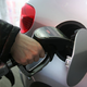 Rekordne cene goriva: Na nekaterih bencinskih servisih za liter dizla zahtevajo celo tri evre