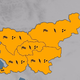 Nevihte podirale drevesa, voda je zalivala objekte, odkrilo je tudi dve strehi, oranžni alarm pa velja tudi danes