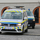 Policija preiskuje nasilni incident v Šentjerneju, kjer je 41-letna ženska napadla in poškodovala 35-letnico