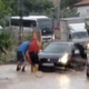 (VIDEO) Kaos v Zadru: Poplavljene ulice, avto zdrsnil v jašek, poškodovan tudi simbol mesta