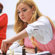 (ŠAHOVSKI KOTIČEK) Carlsen na turnirju v Oslu na dnu, odlična Laura Unuk pa blizu vrha