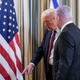 Trump pobesnel na Netanjahuja: "Popolnoma si nor, v zaporu bi bil brez mene!"