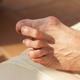 Hallux valgus: zakaj nastane in kako ga zdraviti