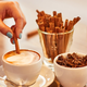 Zakaj bi morali v kavo dodati cimet