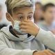 Starši zahtevajo odpravo nošenja mask v razredih