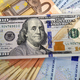 Pred zasedanjem ECB se evro krepi do dolarja
