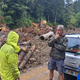 Pripeljejo hrano, potrebščine, stroje in predvsem upanje