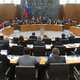 Golobu vprašanja tudi o plačah v javnem sektorju in javnem zdravstvu