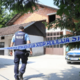 Z ostrim predmetom je zabodel mater in očeta