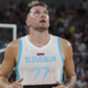 V gledališki Areni so Srbi ujeli naivne in razglašene Slovence v past