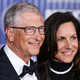 Bill Gates navdušil z izbranko na rdeči preprogi | Zadovoljna.si