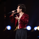Poljub, ki je viralno obšel svet: Harry Styles in Emily Ratajkowski uživata v vročem poljubu na ulicah Tokia