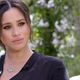 Razburjenje: Charlie Hebdo naslovnico namenil Meghan in kraljici