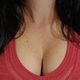 Vroča Amy si želi službe, a je nihče ne želi zaposliti, to je razlog