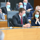 To so poslanci, ki jim je uspelo najti novo službo, ostali še kar prejemajo nadomestilo