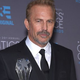 Kevin Costner spet zaljubljen, to so fotografije srečnega para