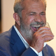 Kaj najprej naredi Mel Gibson, ko pride v Sarajevo?
