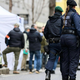 Ob smetnjaku našli kovček s truplom