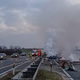 GROZLJIVA NESREČA NA HRVAŠKI AVTOCESTI: Zgorel voznik avtomobila reških oznak, še štirje poškodovani (FOTO)