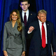 Barrona Trumpa paparaci ujeli pred univerzo, ne boste ga prepoznali