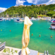 Priljubljen hrvaški otok: med sončenjem je nanjo z drevesa padla kača