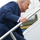 Video: Trump doživel točno tisto, iz česar se je norčeval