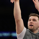 Navijači Lakers v transu po zadnjih posnetkih Luke Dončića