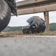 Voznica izsilila prednost 17-letnemu motoristu, ta huje poškodovan