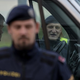 "Kdo je vložil obtožnico za to drago operacijo in s kakšnimi motivi?"