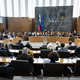 Kot kaže, se bodo poslanci morali vrniti s počitnic