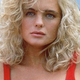 Erika Eleniak (Obalna straža) je moškim kratila spanec, takšna je danes!