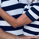 Žena znanega Slovenca napačno parkirala in ustavila promet