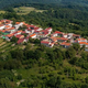 Pretepel ga je s kolom, zabadal z vilami, mu rane polival z gnojnico