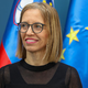 Bolnišnico poplavilo med slavnostnim odprtjem, ministrico odnesli "štuporamo"